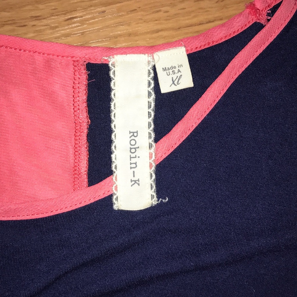 🧚🏼‍♀️Navy Keyhole Back Blouse🧚🏼‍♀️ - Picture 6 of 6